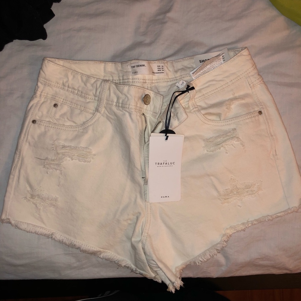 ZARA creme shorts